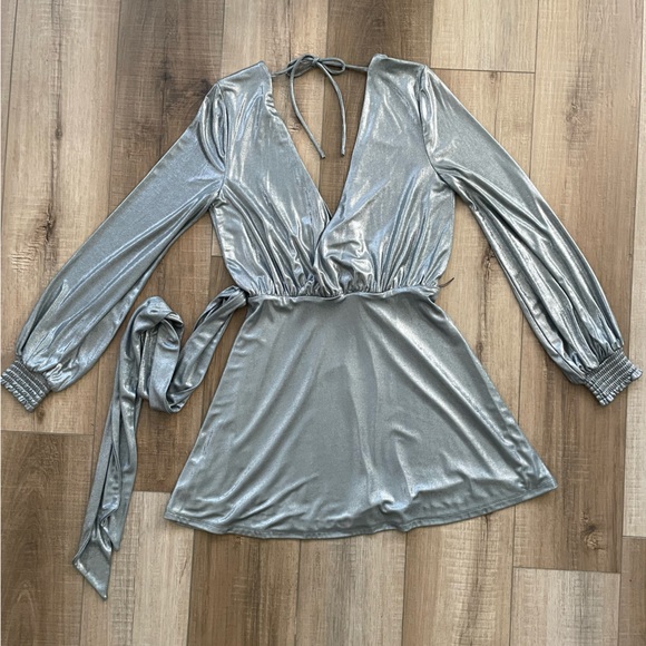 Lovers + Friends REVOLVE Silver Metallic Mini Dress sz Small - Long sleeve Mini - Picture 4 of 9